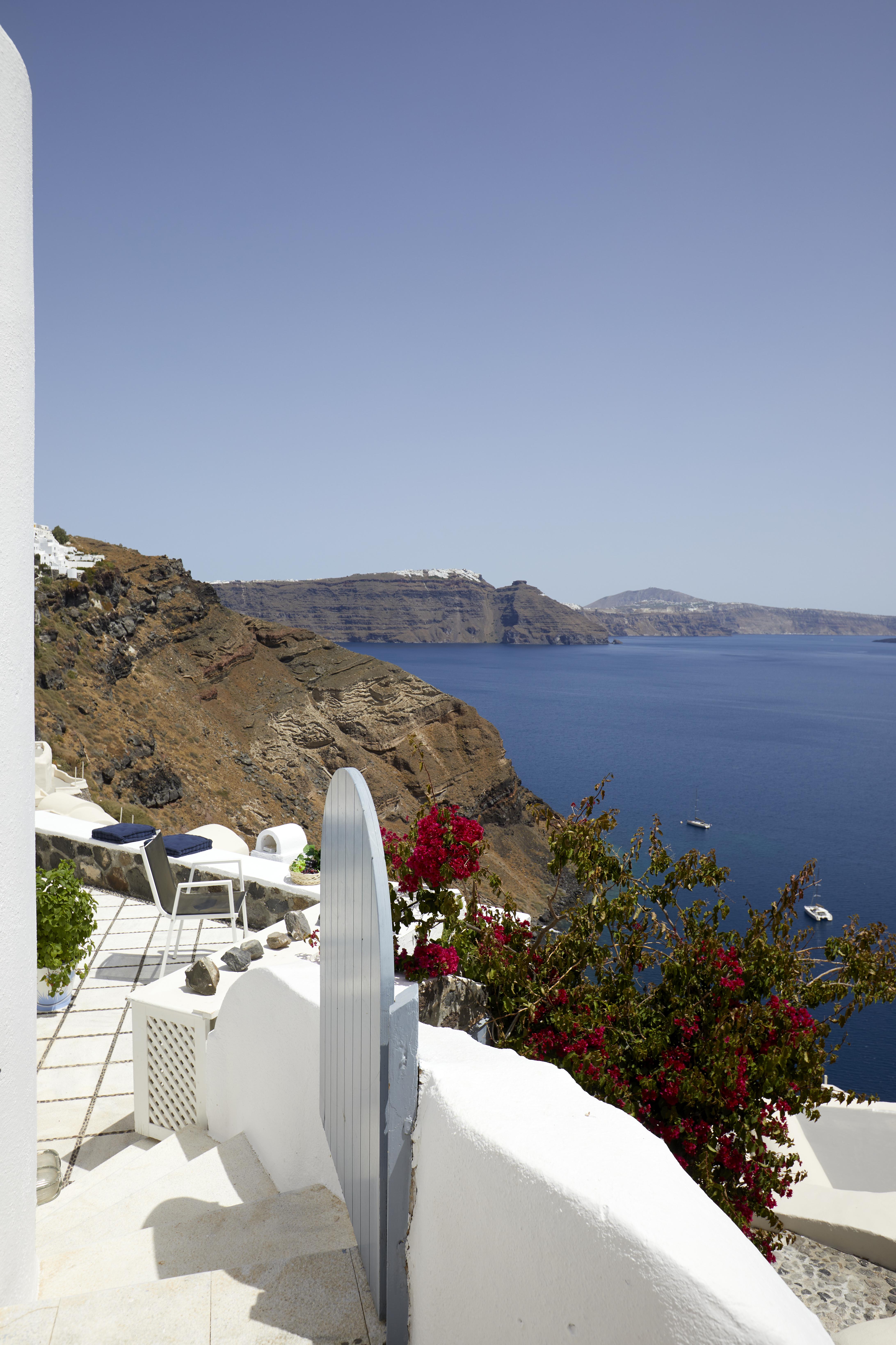 Allure Breeze Suites Иа Екстериор снимка